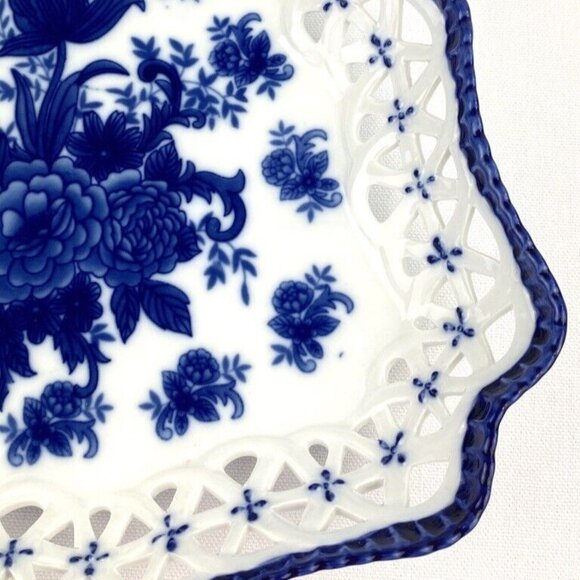 Serving Dish Cobalt & White Heart Shaped Scalloped Lattice Edging Floral Center - Picture 6 of 12